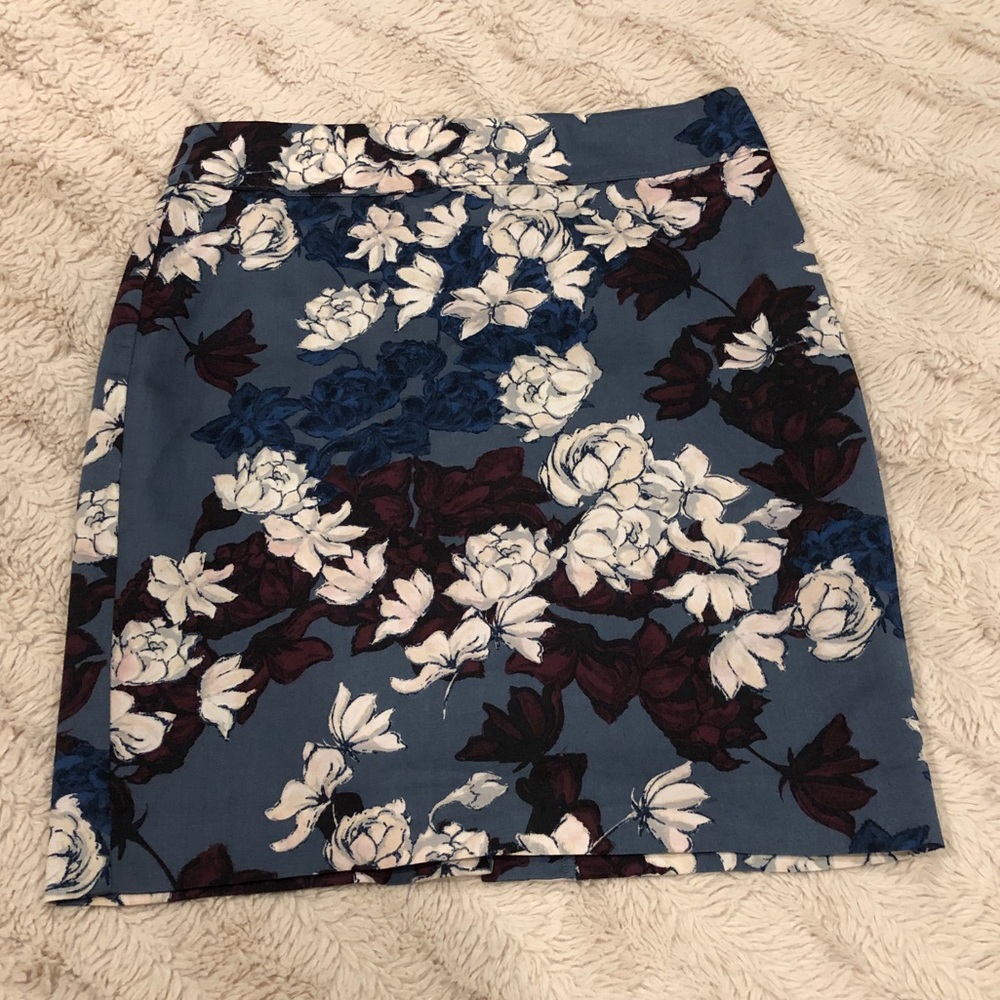 Loft Pencil Skirt w/ Floral Design